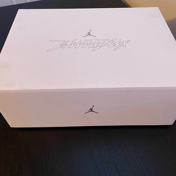 Air Jordan sneakers - Picture 5 of 7